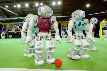 Así evolucionan los robots que quieren ser campeones del mundo de fútbol en 2050