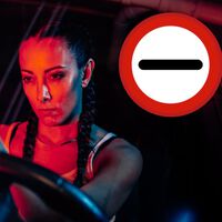 Qué significa la señal de prohibido con una línea negra en su interior: ignorarla supone una multa de 200 euros