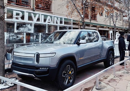 Amazon pone los ojos en los vehículos eléctricos de Rivian y lidera una ronda de financiación de 700 millones