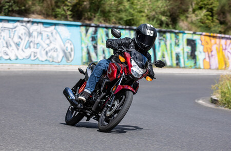 La Honda CB125F se actualiza con un nuevo motor: los mismos 11 CV más eficientes para la naked sin carnet