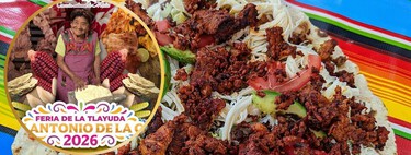 Con Tasajo, cecina o costilla: la Feria de la Tlayuda llega a un pueblo de Oaxaca conocido como "Cuna de la Tlayuda" y famoso por sus artesanías en carrizo