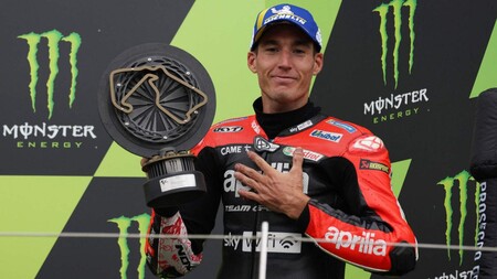 Aleix Espargaró estrenó a Aprilia en el podio de MotoGP y las seis motos estuvieron en el 'top seis' de Silverstone