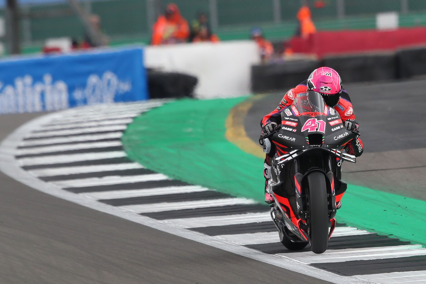 ¡De infarto! Aleix Espargaró doblega en la última vuelta a Pecco Bagnaia para repetir victoria en MotoGP