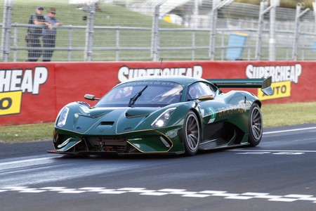 El Brabham BT62 logra el récord de vuelta en el circuito de Mount Panorama, en Bathurst... ¡y hay vídeo!