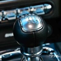 Los americanos no saben manejar un embrague. Este intento fallido de robo de un SUV lo demuestra: los ladrones secuestraron al dueño para que condujera por ellos 