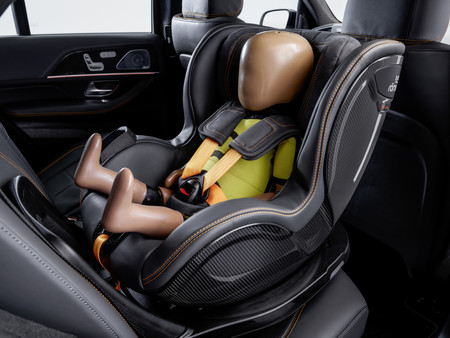 Mercedes-Benz perfecciona el asiento de seguridad para niños: ahora más seguro y dotado de tecnología