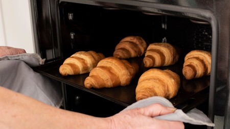 Dile adiós a la grasa quemada y residuos de comida: cómo limpiar bandejas para hornear sin esfuerzo