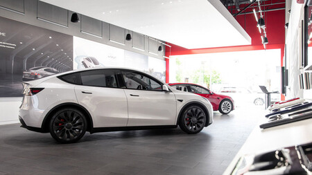 Coches de Tesla en concesionario