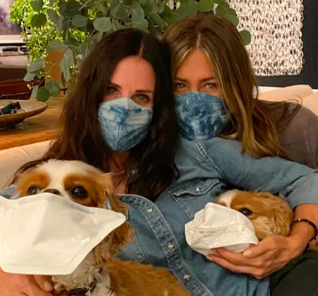 ''I'll be there for dog'': el entrañable reecuentro de súper 'Friends' de Jennifer Aniston, Courteney Cox y sus perros