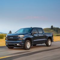 La Chevrolet Silverado de cuatro cilindros gasta más gasolina que la V8