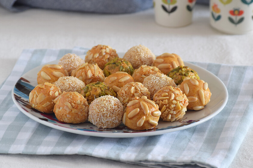 Panellets o dulces de boniato y almendra. Receta de postre saludable sin azúcar