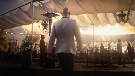 Este jugador de Hitman 3 decidió probar una prensa hidráulica colocando a todos los NPC en ella