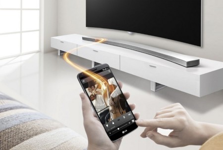 La HS8 es la nueva apuesta de LG por las barras de sonido curvas