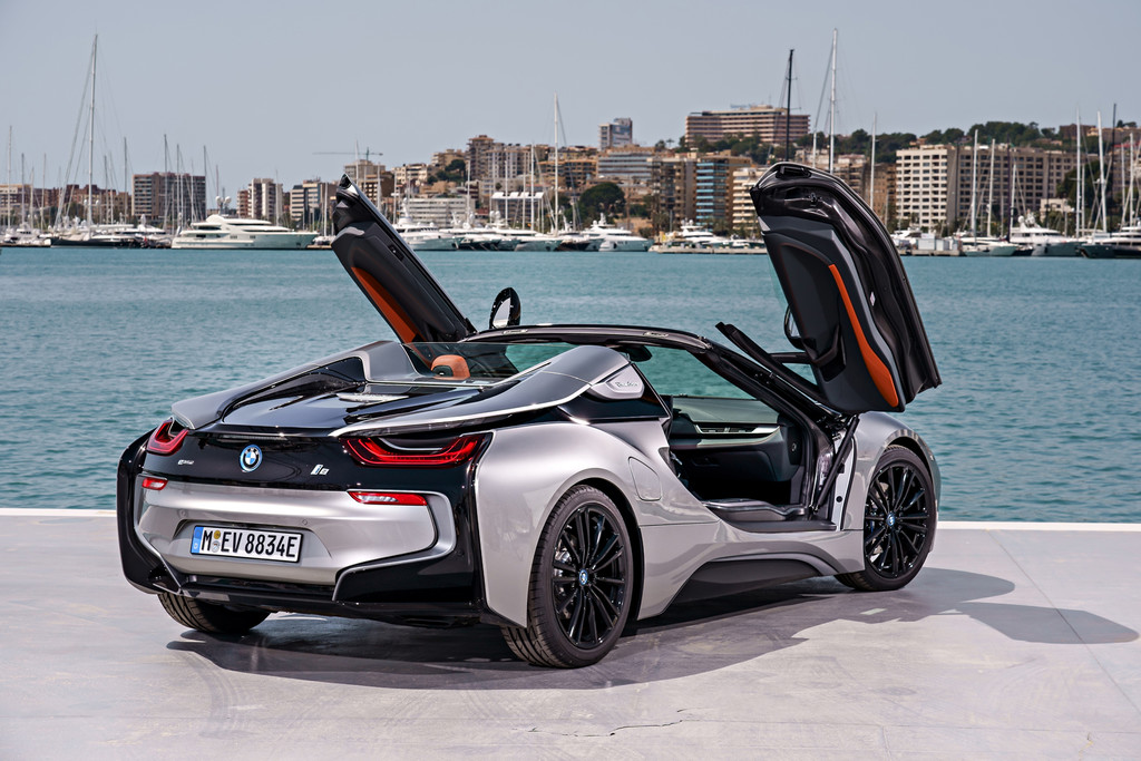 BMW i8 Roadster trasera