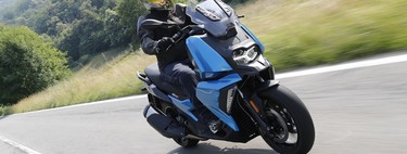 Probamos el BMW C 400 X, un scooter medio pero muy tecnológico por menos de 7.000 euros