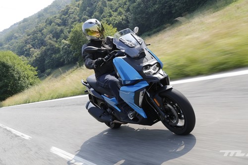Probamos el BMW C 400 X, un scooter medio pero muy tecnológico por menos de 7.000 euros