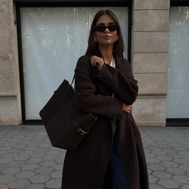 Zara, Mango o Sfera venden los abrigos minimalistas más elegantes para el invierno 2026 (y todos los que vendrán)