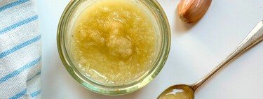Mujdei, una salsa rústica de ajo rumana con solo cinco ingredientes y lista en cinco minutos 