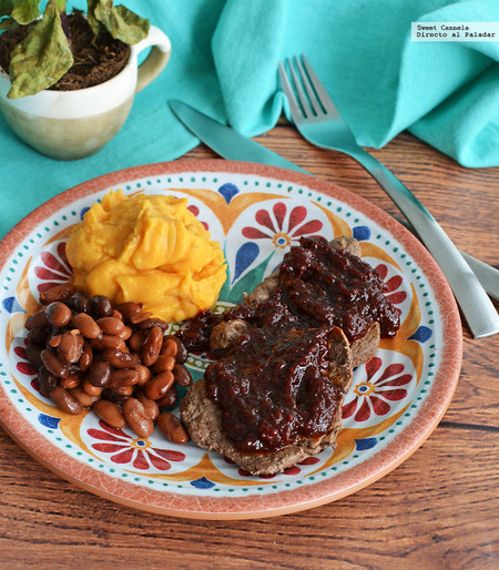 Filete de res en salsa de chile pasilla. Receta mexicana
