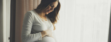 Nueve ideas de sesión de fotos de embarazo en casa fáciles y bonitas