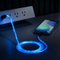 Pensábamos que los cables de carga eran aburridos. Hasta que un diseñador los convirtió en lámparas 