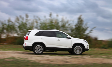 Kia Sorento 2013, vista lateral