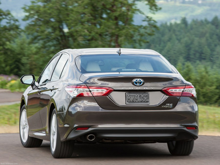 Toyota Camry Hybrid 6