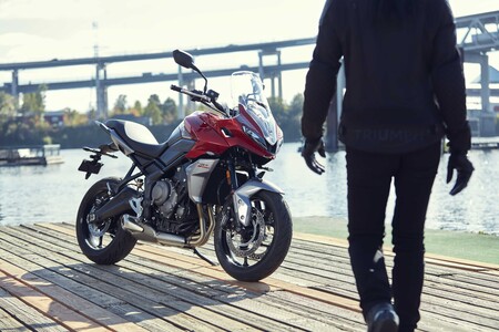 ¡Bomba británica! La Triumph Tiger Sport 660 llega como la moto trail media más potente y mejor equipada, por 9.095 euros