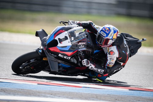 Toprak Razgatlioglu pone la directa a por el mundial de Superbikes con su tercer triplete seguido en Hungría