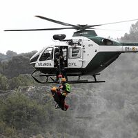 La Guardia Civil rescata a un motero y luego le multa: en qué pistas no hay que entrar con la moto