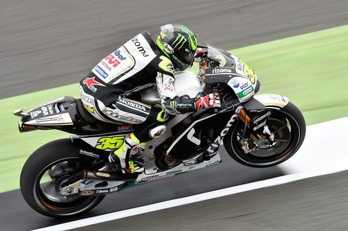 Cal Crutchlow abre las aguas y hace la pole en casa, Sam Lowes le imita y se une a Pecco Bagnaia