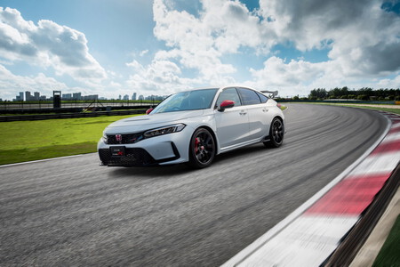 ¿Le faltaba personalidad? El Honda Civic Type R gana más sabor racing con todos estos accesorios