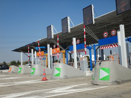 Las autopistas de Tarragona a Alicante y de Sevilla a Cádiz suprimen el peaje desde el uno de enero