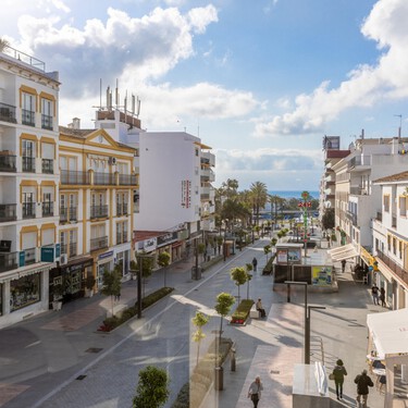 Este pueblo malagueño con playas infinitas es el mejor destino de la Costa del Sol para turistas que buscan tranquilidad 