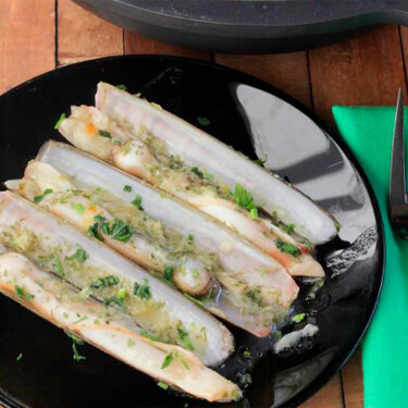Receta de navajas en salsa para el aperitivo