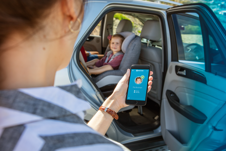 Maxi-Cosi lanza e-Safety, un cojín que convierte la silla de coche en inteligente para evitar los olvidos de bebés