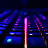 Por que as teclas do teclado são em QWERTY? A história do layout mais usado do mundo 