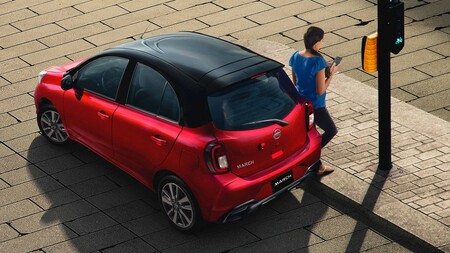 Nissan 2021 March Trasero Piloto Picada D
