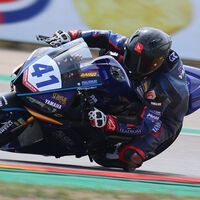 Álvaro Díaz se desvirga en el Supersport 300 para salir líder del mundial de Aragón; KTM vuelve al podio