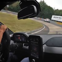 ¡De miedo! Así de espectacular es el McLaren Senna rodando a fuego en Nürburgring Nordschleife