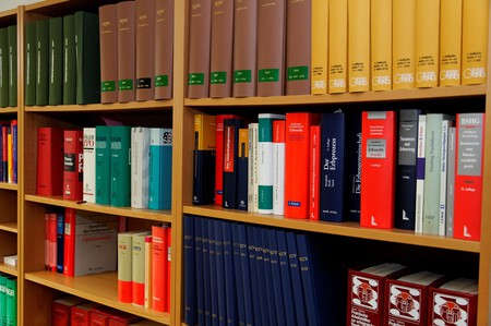 Bookcase 335849 1920