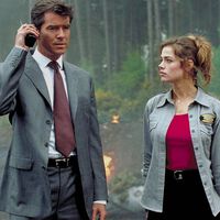 "Me dejaron tirado en la cuneta". Pierce Brosnan recuerda su final como James Bond después de hacer la película más taquillera de la saga