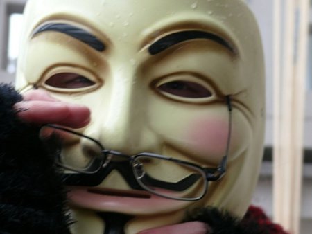 Anonymous al gobierno griego: "En vuestro país se creó la democracia y vosotros la habéis matado"