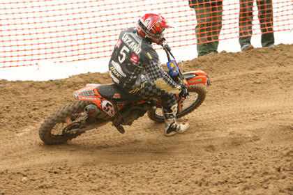 Álvaro Lozano sigue líder del Campeonato de España de Motocross Élite tras ganar una manga en Osuna