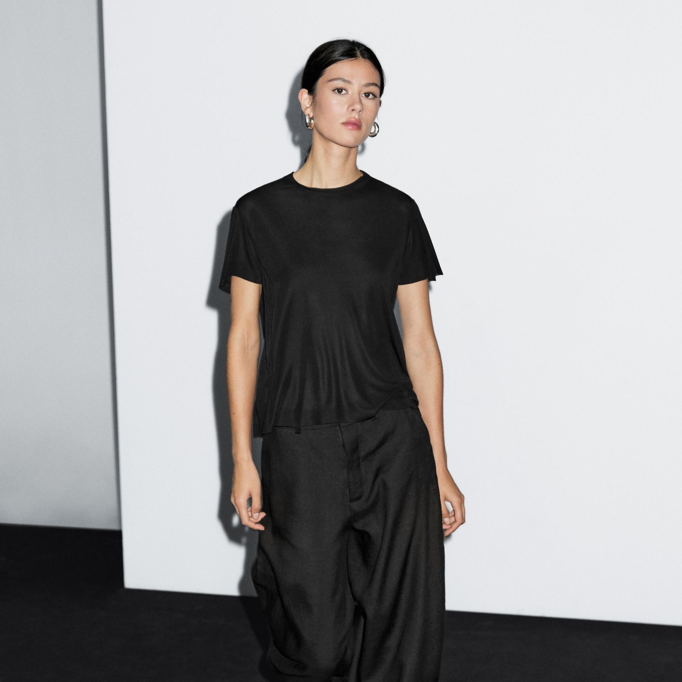 Camiseta fluída negra