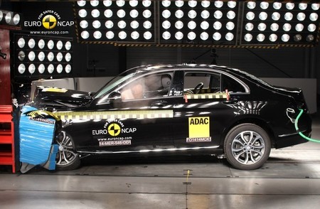 Los renovados Mercedes Clase C e Hyundai i10 son probados por EuroNCAP