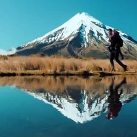Trekking junto al volcán Taranaki en Nueva Zelanda