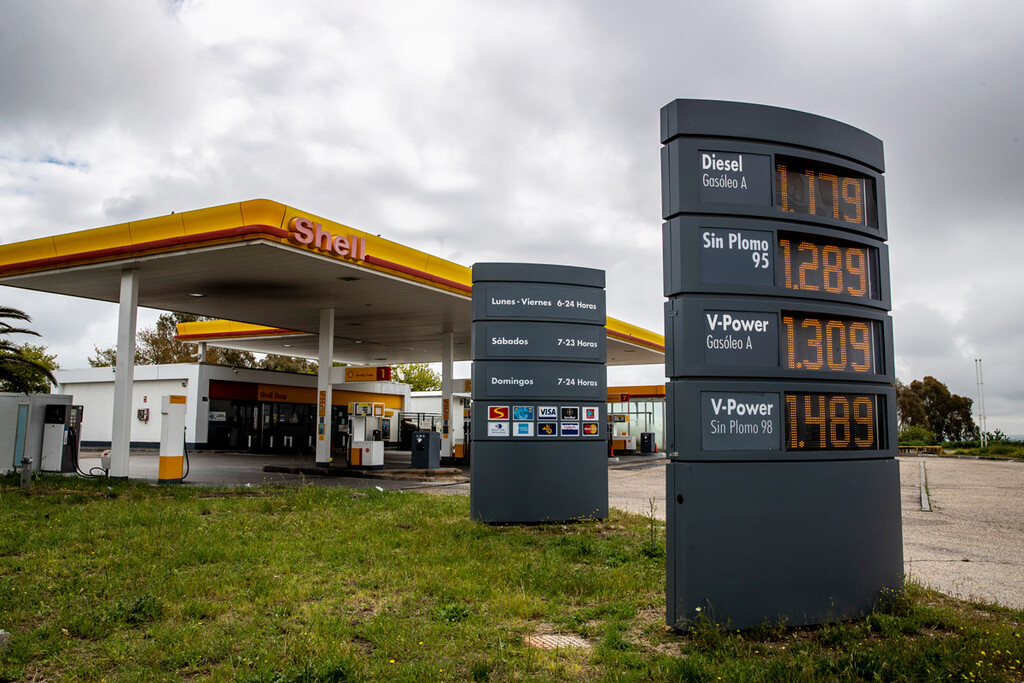 Estamos pagando un 10% menos de impuestos a la gasolina que hace dos años. Y aun así el estado recauda más