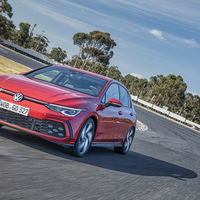 El Volkswagen Golf GTI 2021 estira las piernas para sus primeras fotos fuera del estudio