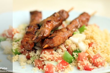 Cómo mejorar unos pinchos morunos del supermercado